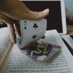 Como Fazer Leitura de Cartas Místicas: Guia Completo e Prático